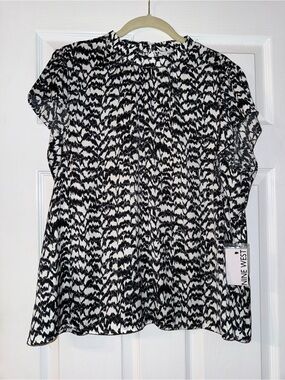 Nine West Black and White Printed Short Sleeve Blouse